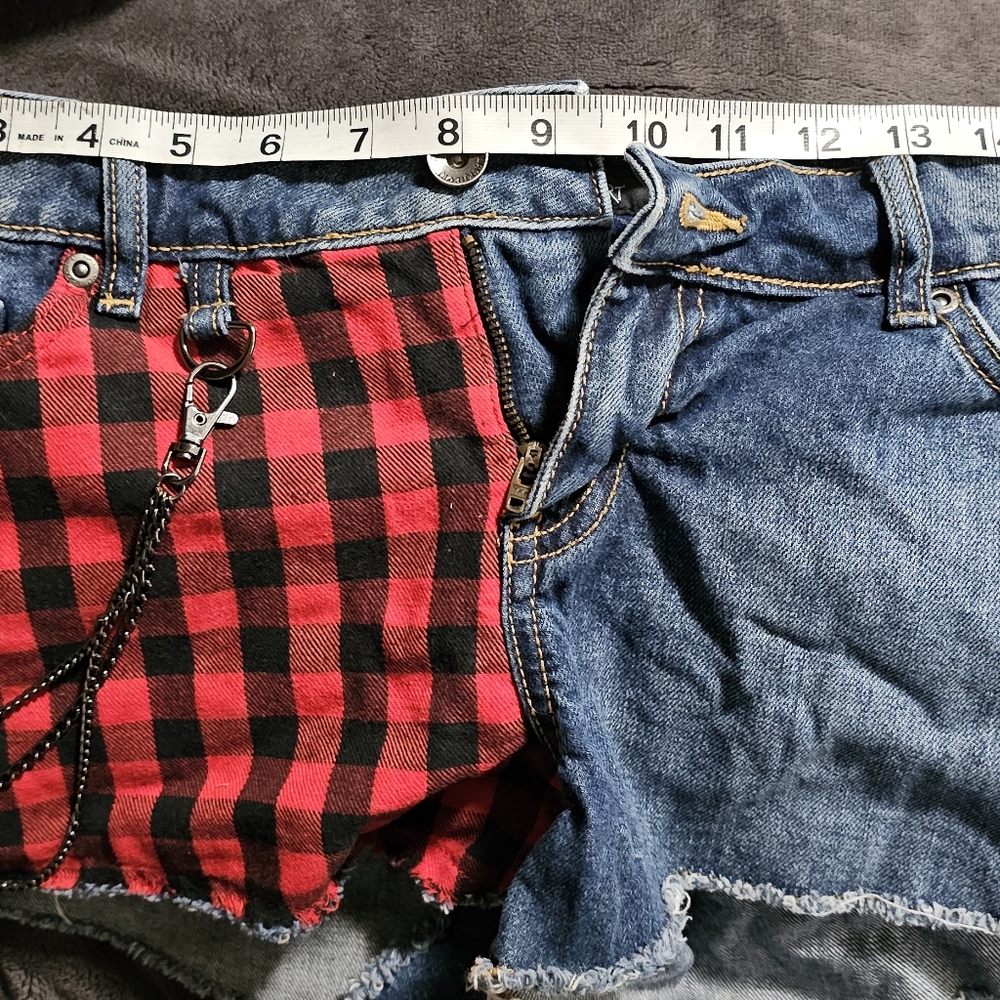 Blackheart shorts - Picture 2 of 7